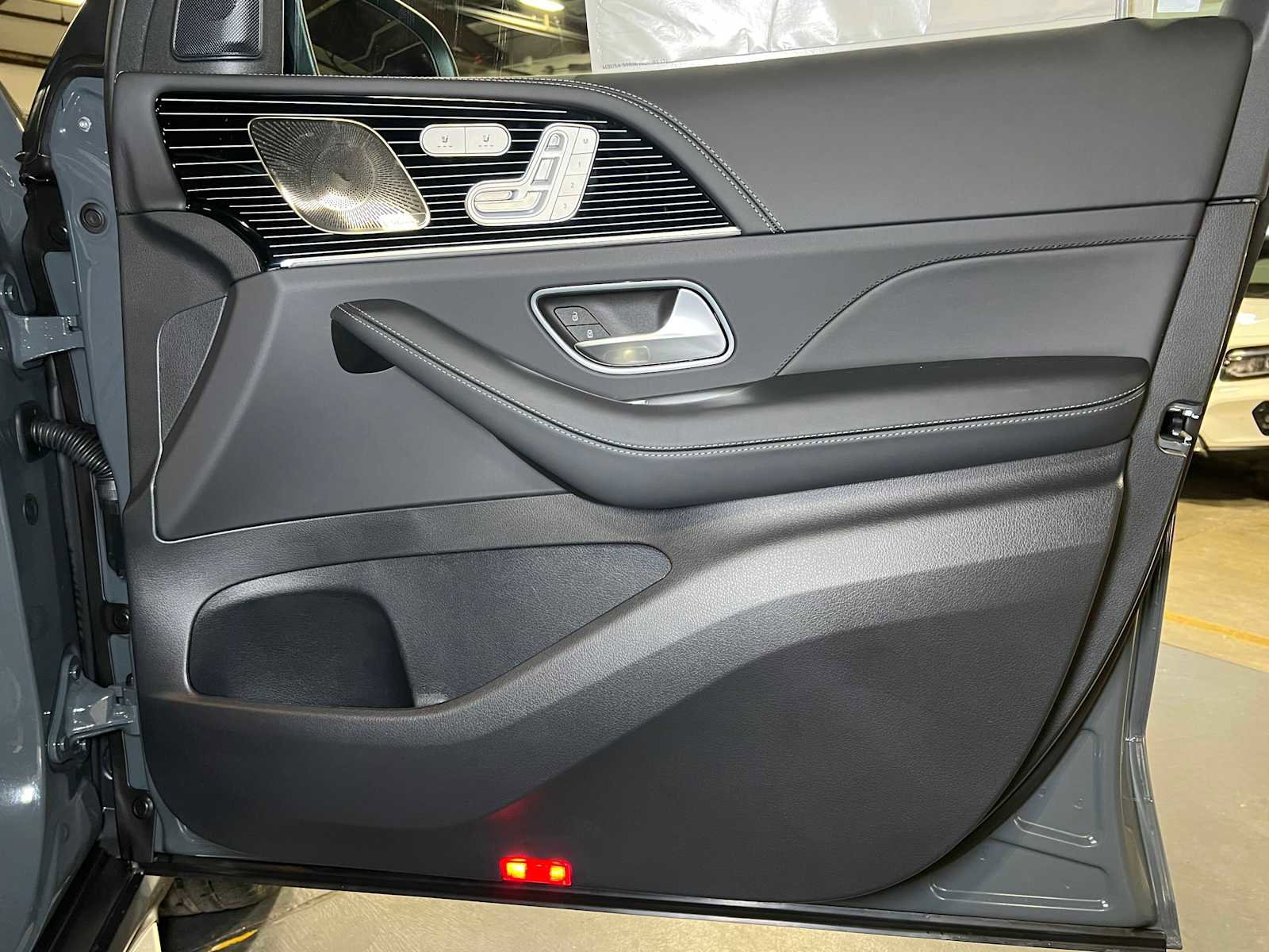 New 2025 Mercedes-Benz GLS 63 AMG 4MATIC image 11