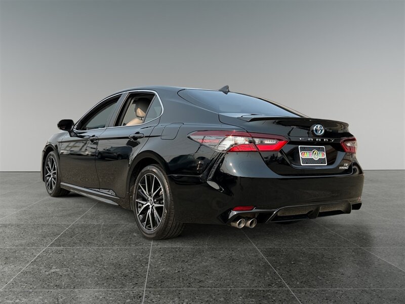 Used 2023 Toyota Camry SE FWD image 3