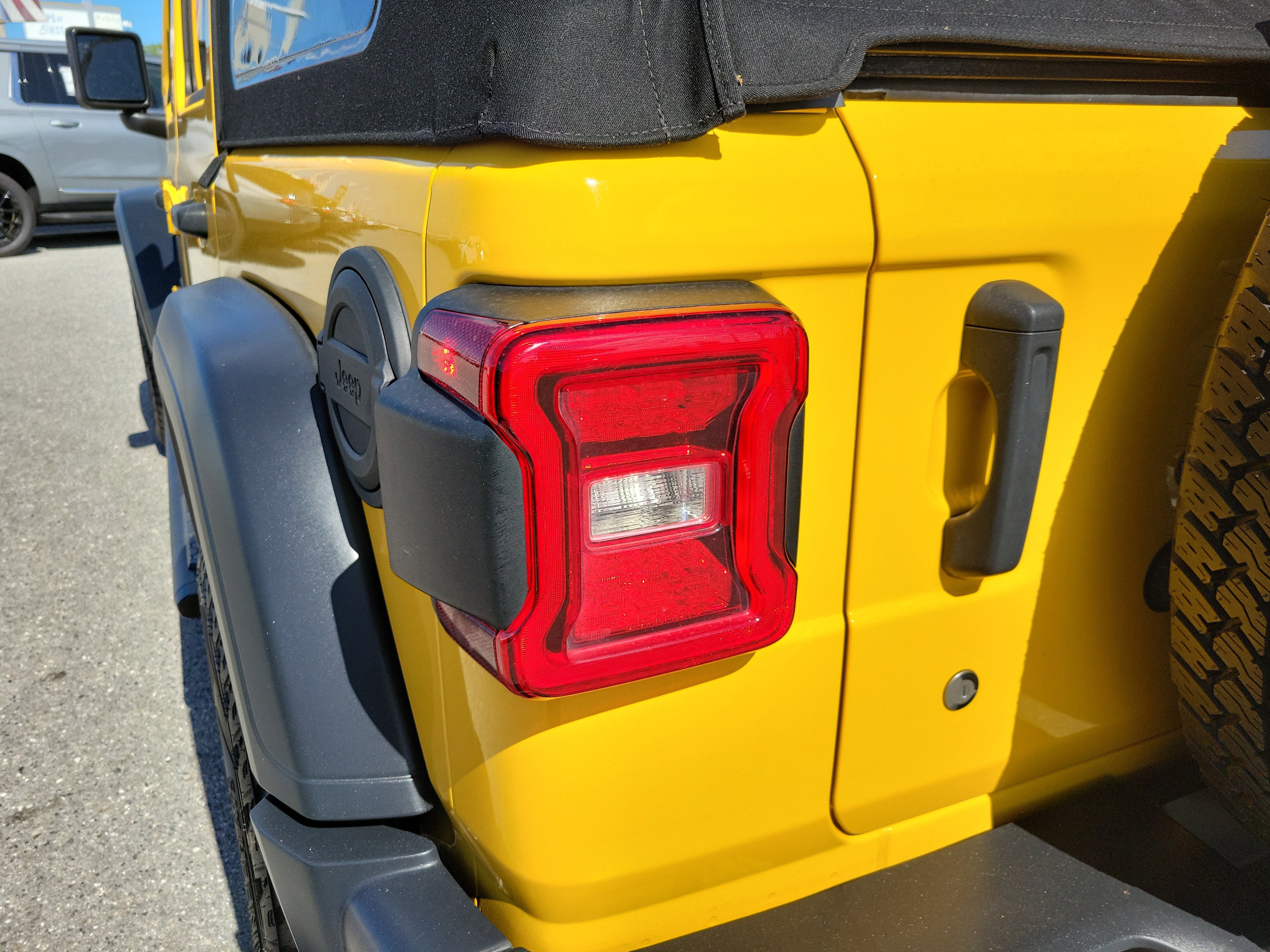 Used 2018 Jeep Wrangler Unlimited Sport S AWD/4WD image 10