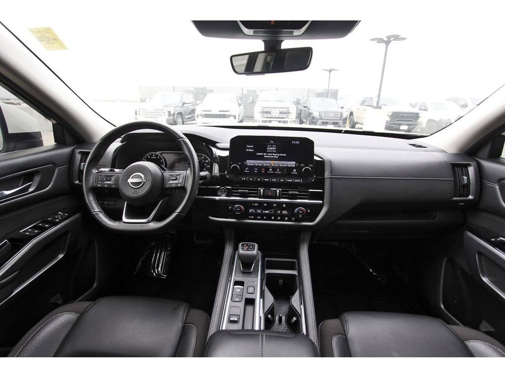 Used 2023 Nissan Pathfinder SL FWD image 9