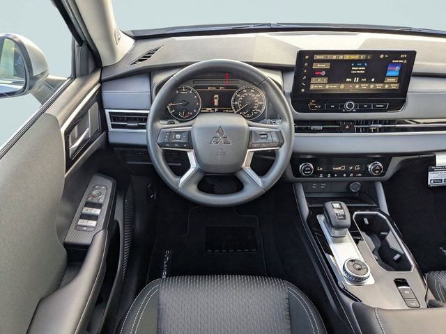 New 2026 Mitsubishi Outlander ES image 15
