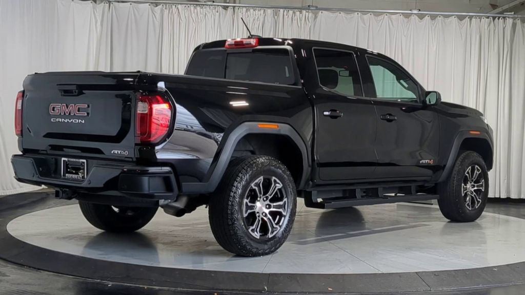 Used 2023 GMC Canyon AT4 w/ AT4 Premium Package AWD/4WD image 10