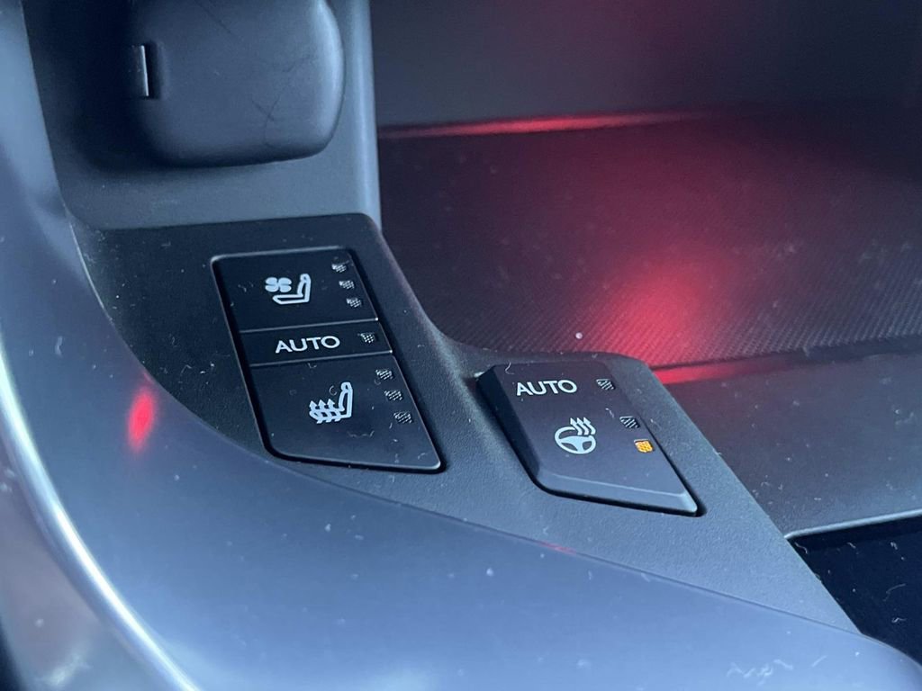 Used 2023 Lexus LX 600 4WD w/ Luxury Package image 40