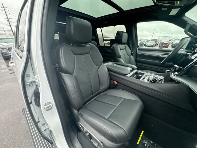 New 2026 Jeep Grand Wagoneer L Limited AWD/4WD image 28