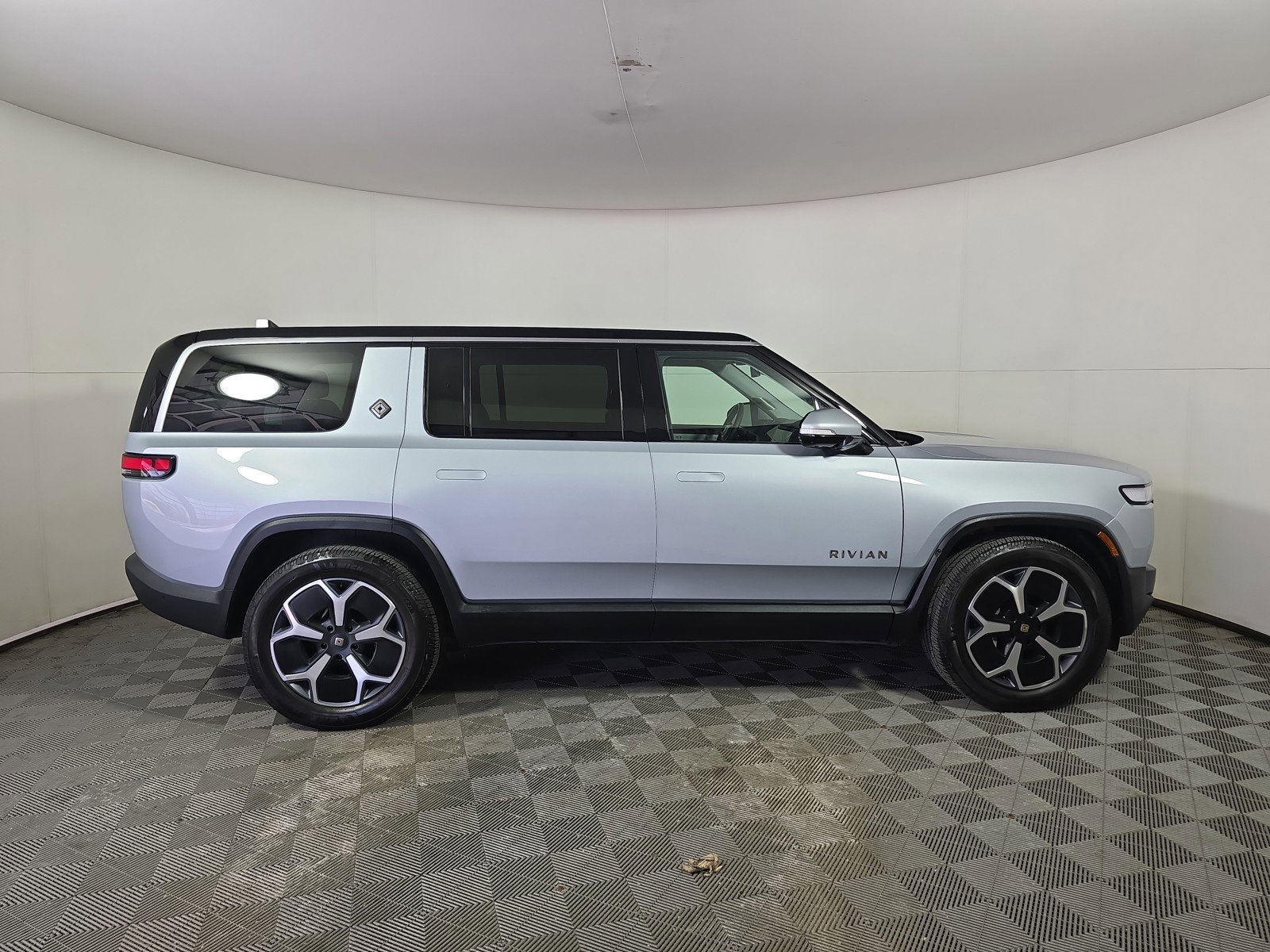 Used 2024 Rivian R1S Adventure AWD/4WD image 6