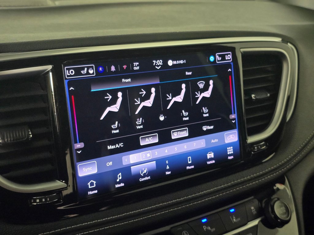Used 2025 Chrysler Pacifica Limited FWD image 15