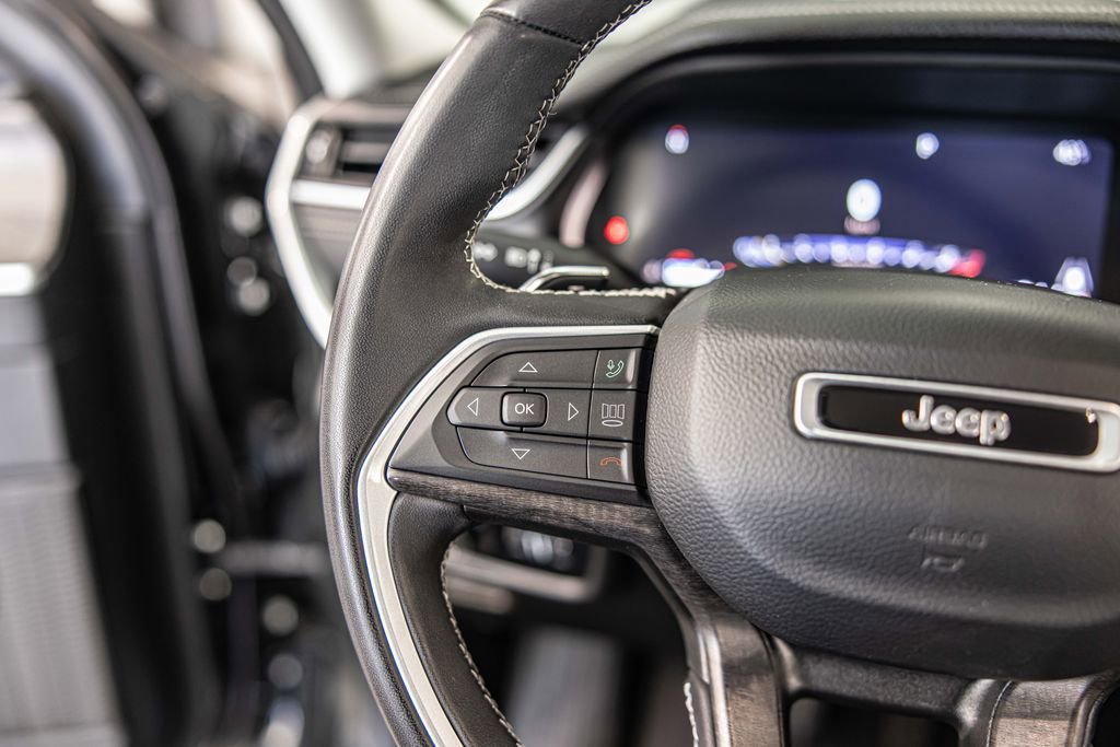 Used 2023 Jeep Grand Cherokee L Limited w/ Black Appearance Package image 26