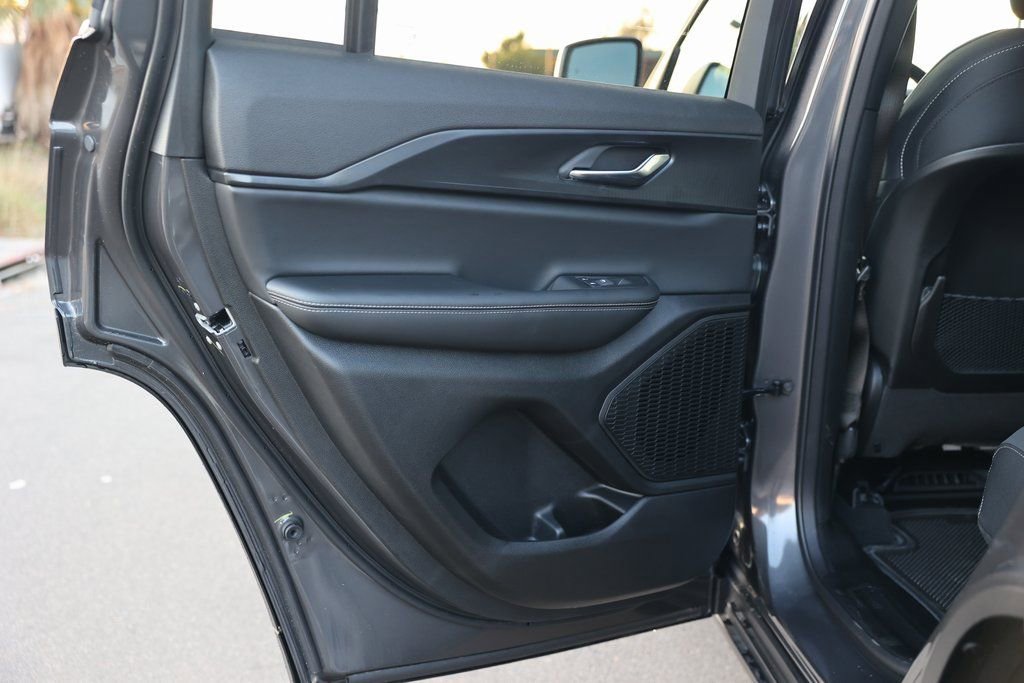 New 2025 Jeep Grand Cherokee Laredo X w/ Trailer Tow Package image 40