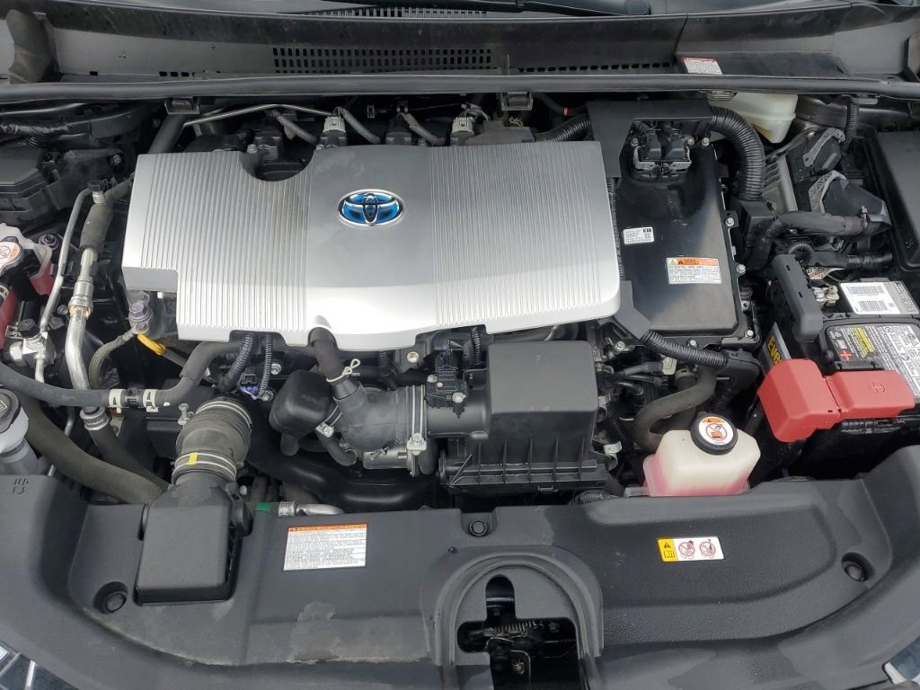 Used 2021 Toyota Prius LE image 12