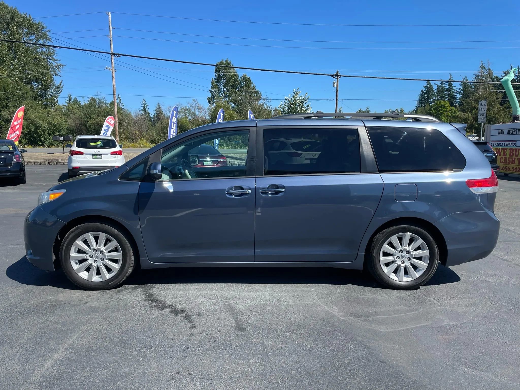 Used 2014 Toyota Sienna Limited w/ Limited Premium Package image 4
