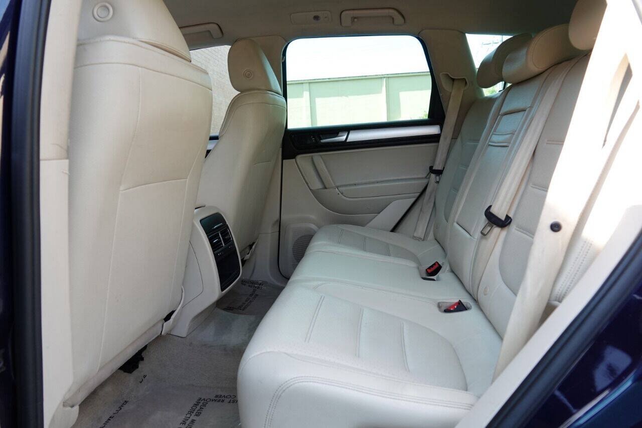 Used 2012 Volkswagen Touareg Sport AWD/4WD image 31