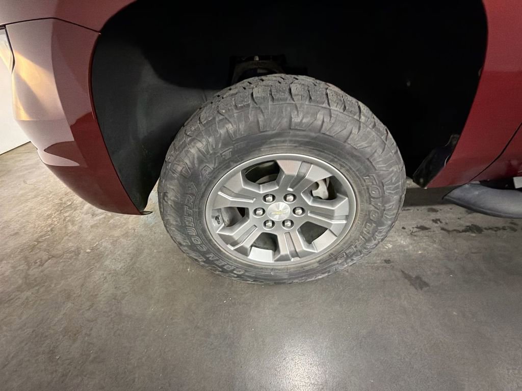 Used 2018 Chevrolet Suburban LT image 33