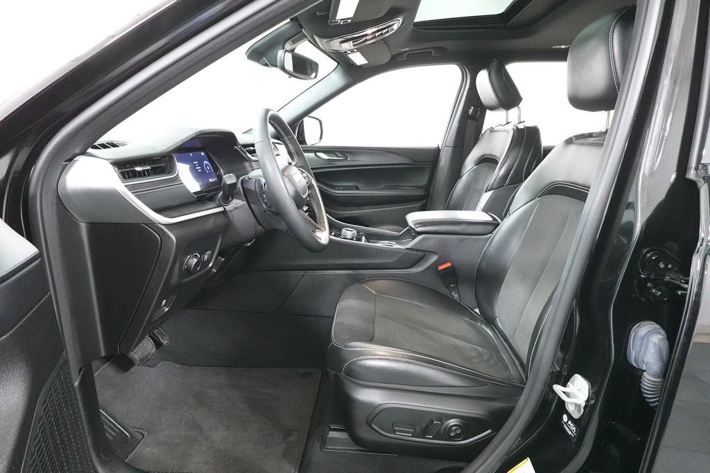 Used 2023 Jeep Grand Cherokee L Altitude image 22