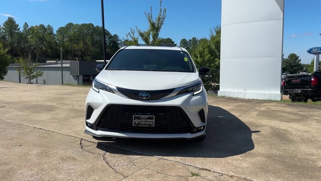 Used 2023 Toyota Sienna XSE image 9