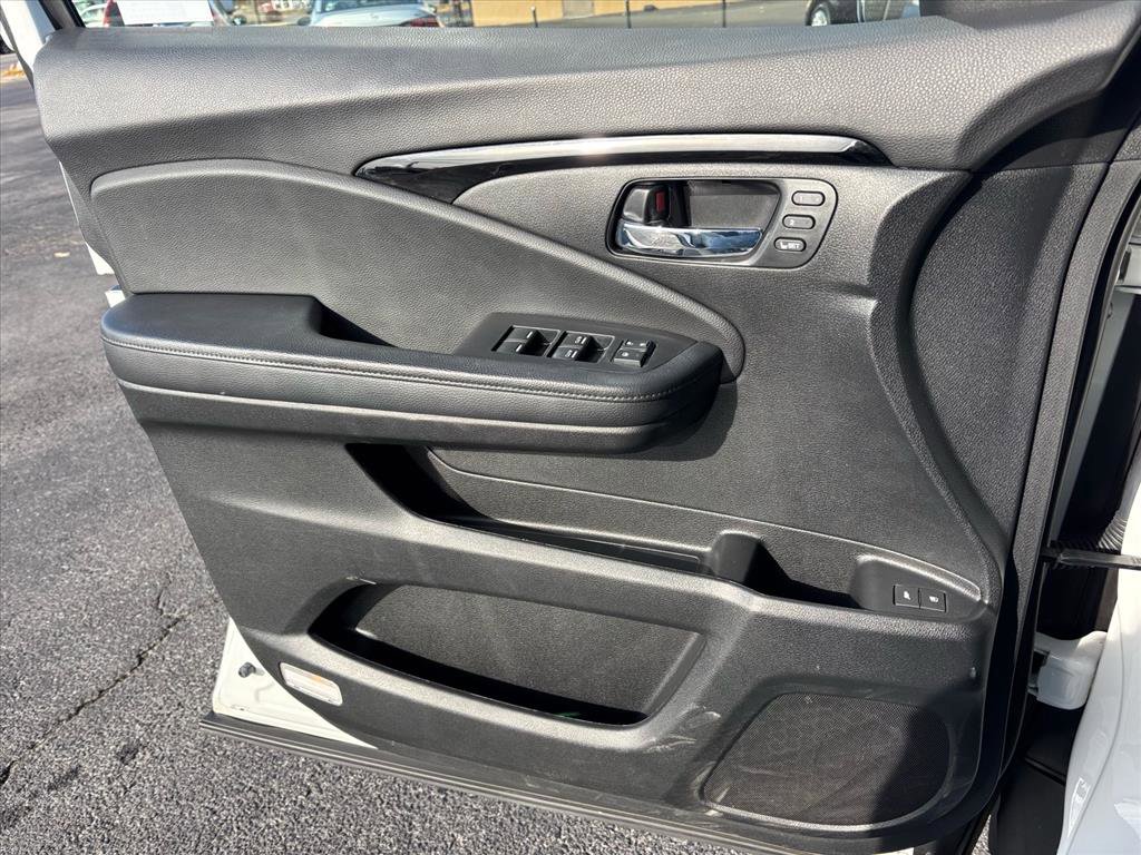 Used 2021 Honda Pilot Touring image 7