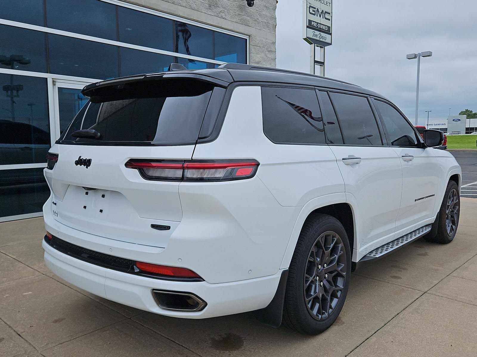 Used 2024 Jeep Grand Cherokee L Summit AWD/4WD image 4