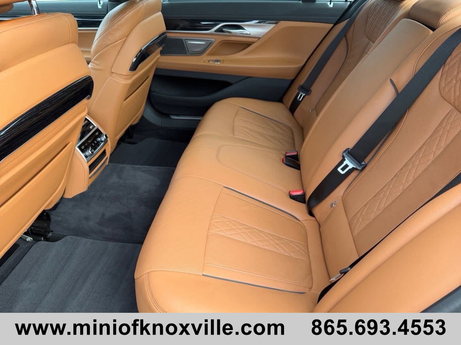 Used 2022 BMW 740i w/ M Sport Package RWD image 13