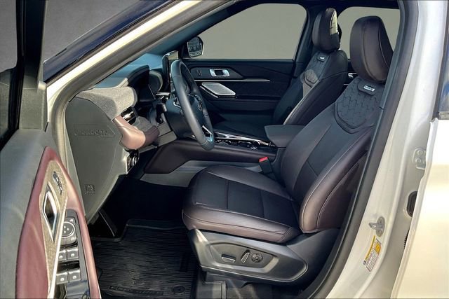 Used 2025 Ford Explorer Platinum w/ Ultimate Package image 23