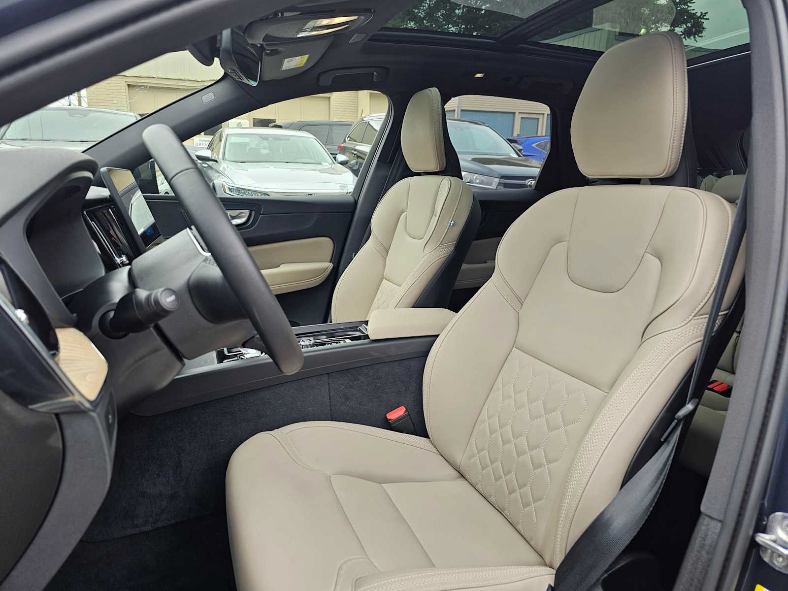 Certified 2026 Volvo XC60 B5 Plus w/ Protection Package Premier AWD/4WD image 21