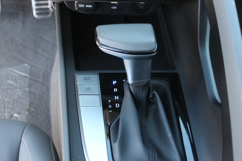 Used 2025 Hyundai Elantra Sport FWD image 18