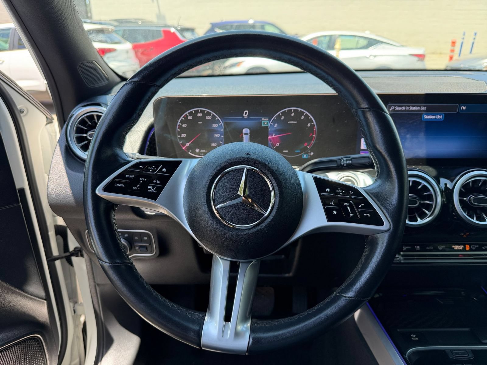 Used 2025 Mercedes-Benz GLB 250 image 30