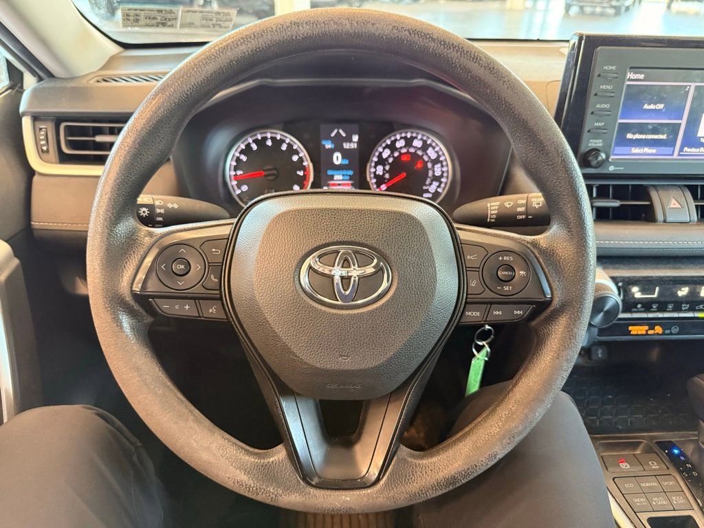 Used 2022 Toyota RAV4 LE AWD/4WD image 12