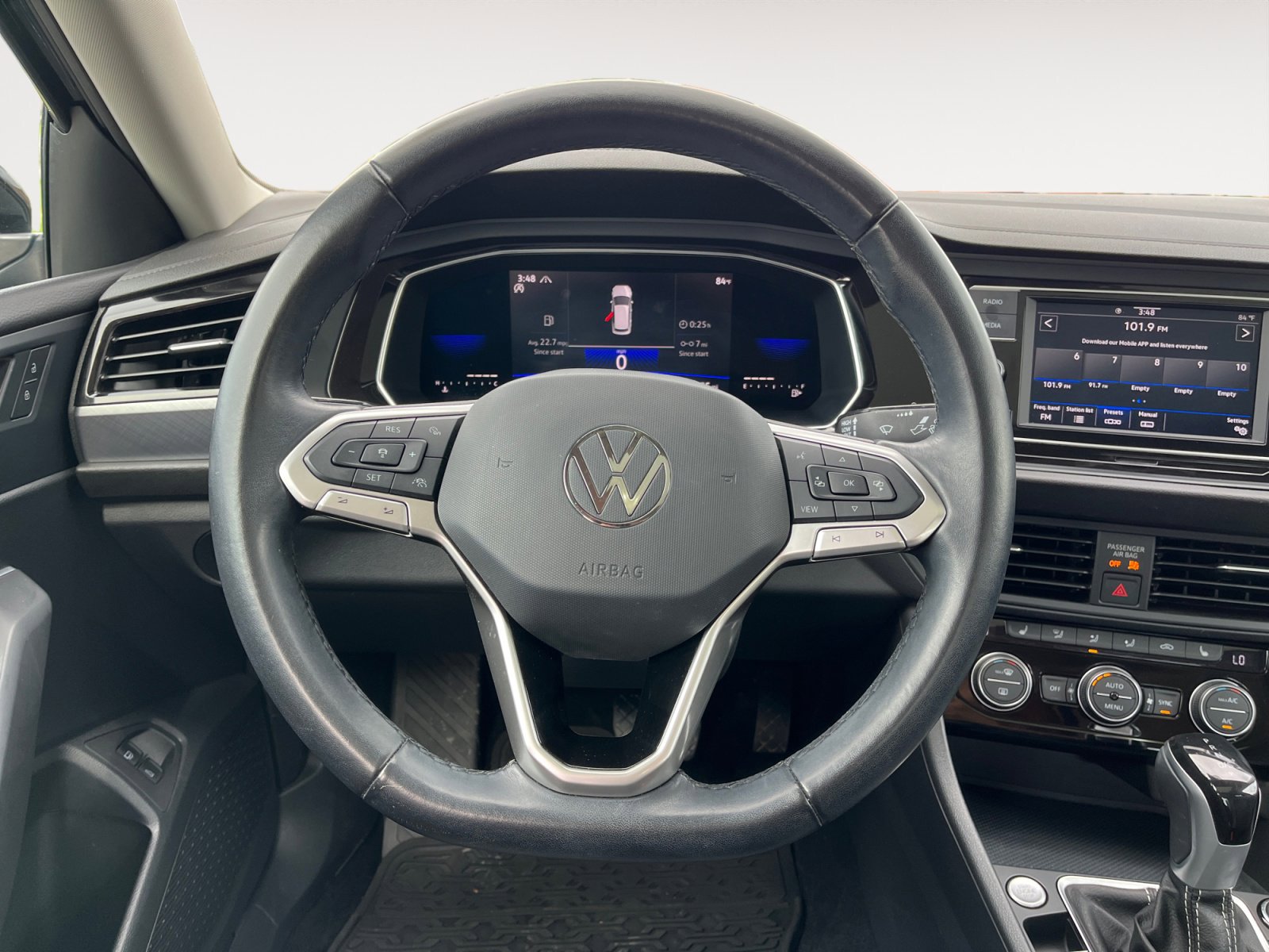 Used 2023 Volkswagen Jetta SE w/ Panoramic Sunroof Package FWD image 13