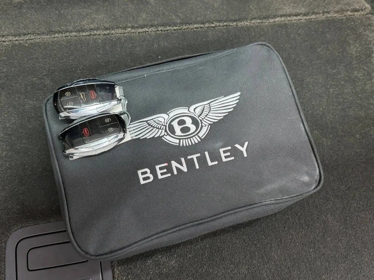 Used 2019 Bentley Bentayga AWD/4WD image 25