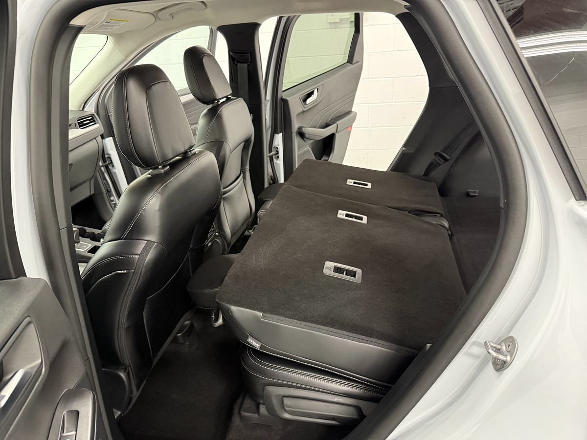 Used 2025 Ford Escape Platinum AWD/4WD image 13