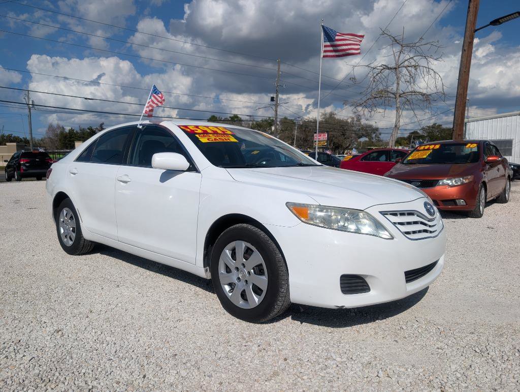 Used 2010 Toyota Camry LE image 1