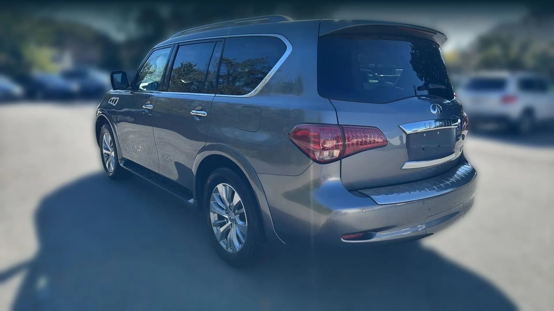 Used 2016 INFINITI QX80 4WD w/ Driver's Assistance Package image 7