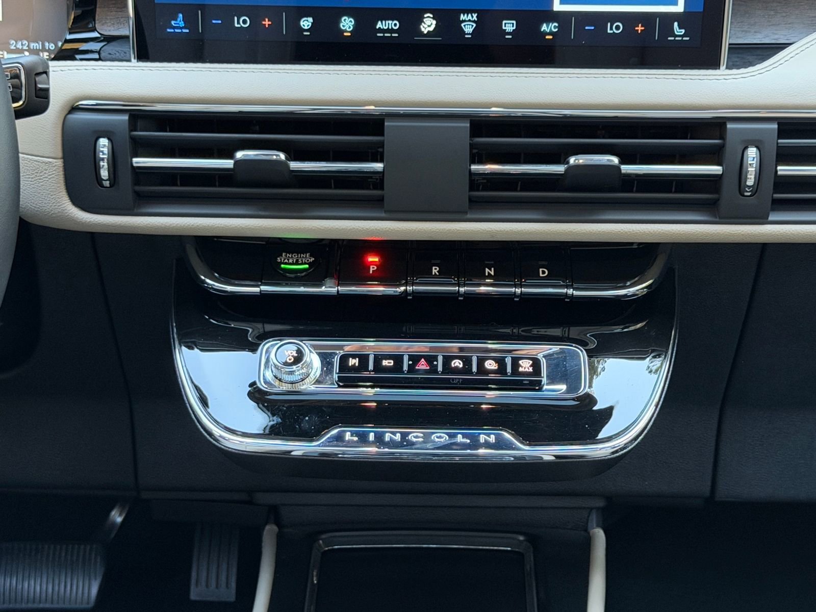 Used 2025 Lincoln Corsair Reserve image 21