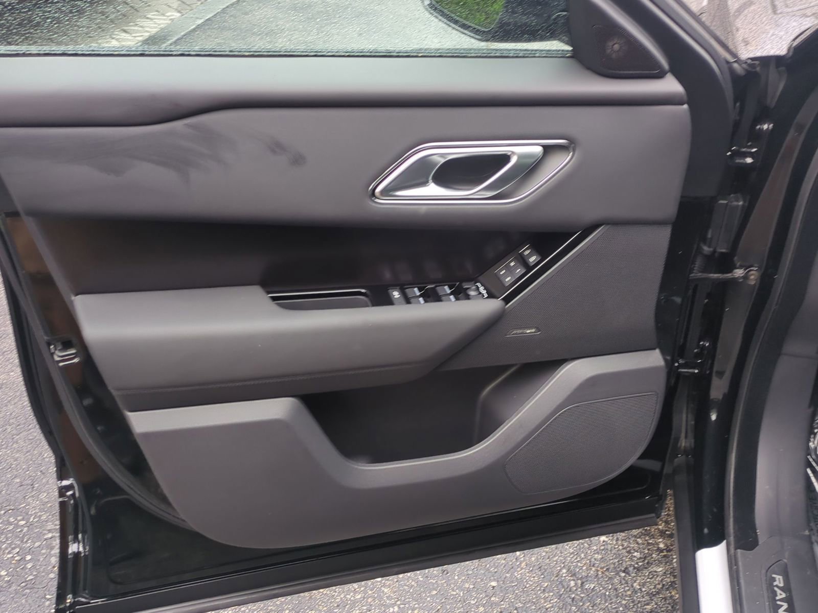 New 2026 Land Rover Range Rover Velar Dynamic SE image 11