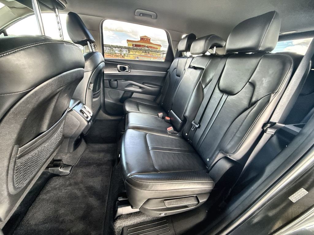 Used 2024 Kia Sorento S image 17