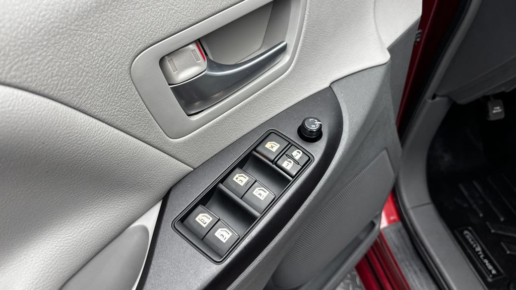 Used 2015 Toyota Sienna LE FWD image 13