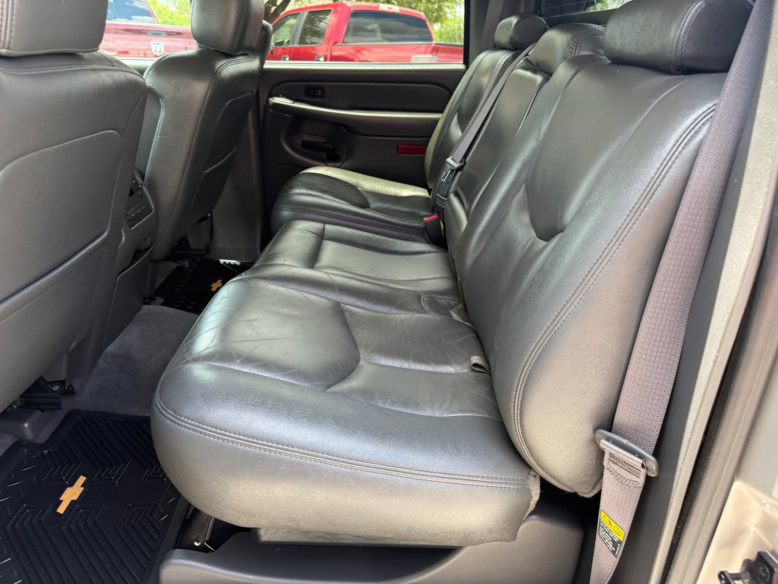 Used 2004 Chevrolet Avalanche 2500 w/ Preferred Equipment Group AWD/4WD image 13
