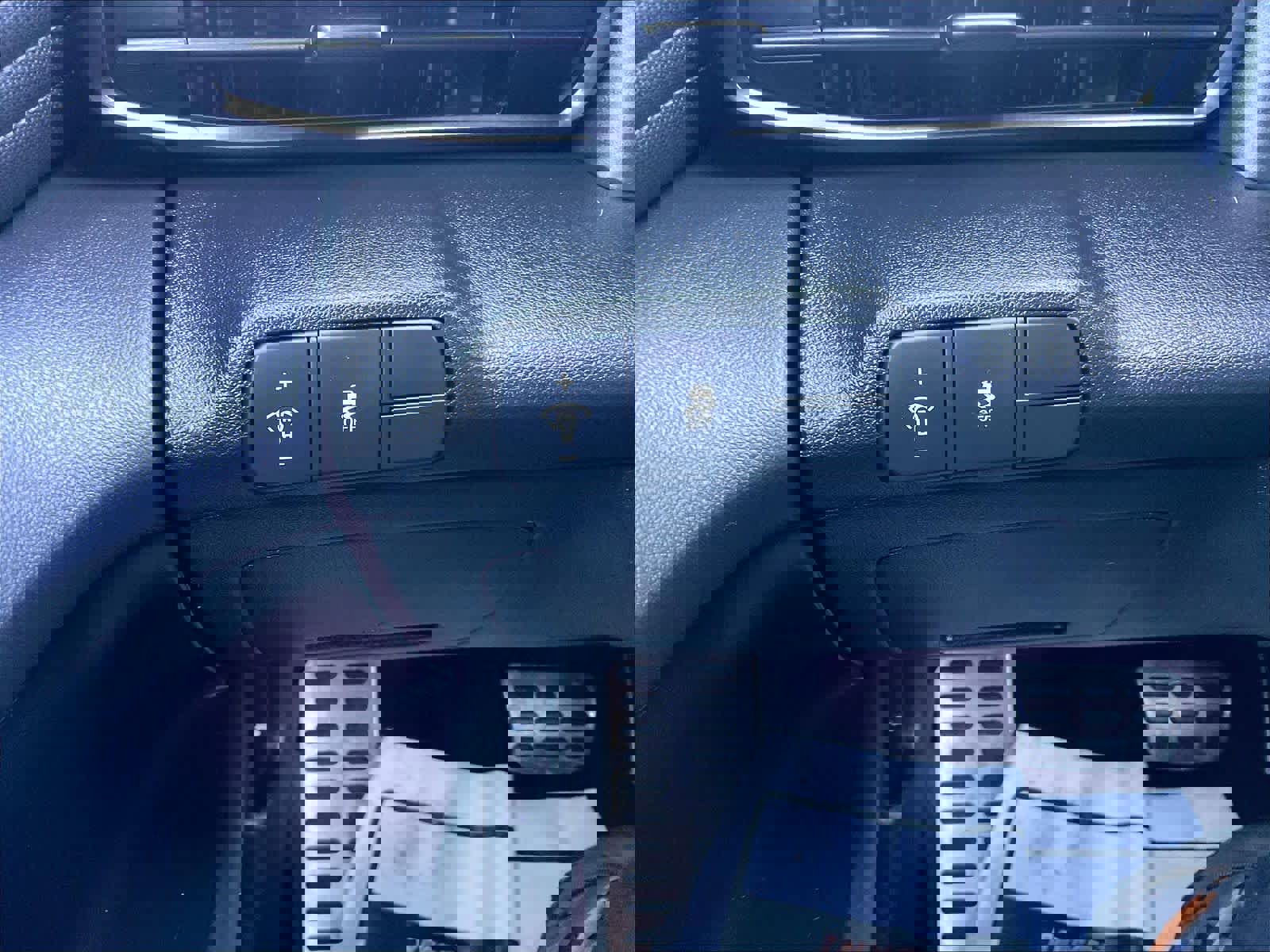 Certified 2025 Hyundai Elantra Sport image 44