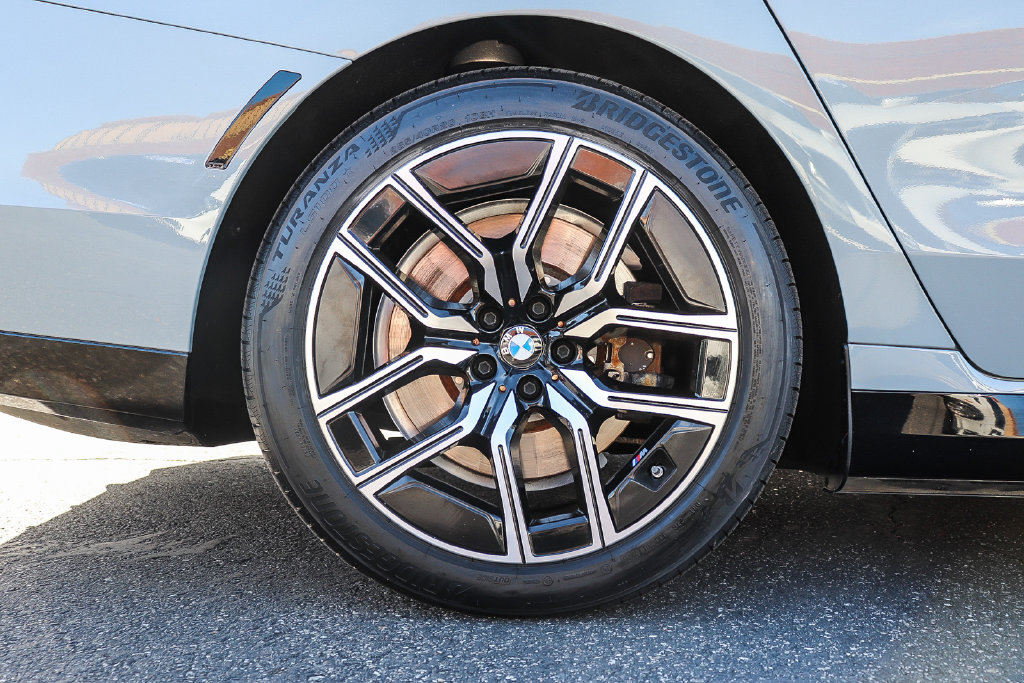 Certified 2024 BMW i7 xDrive60 AWD/4WD image 8
