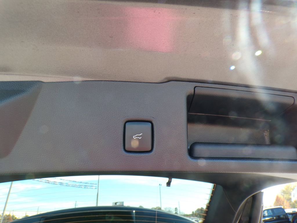 Used 2025 Ford Escape SE w/ Class II Trailer Tow Package image 26