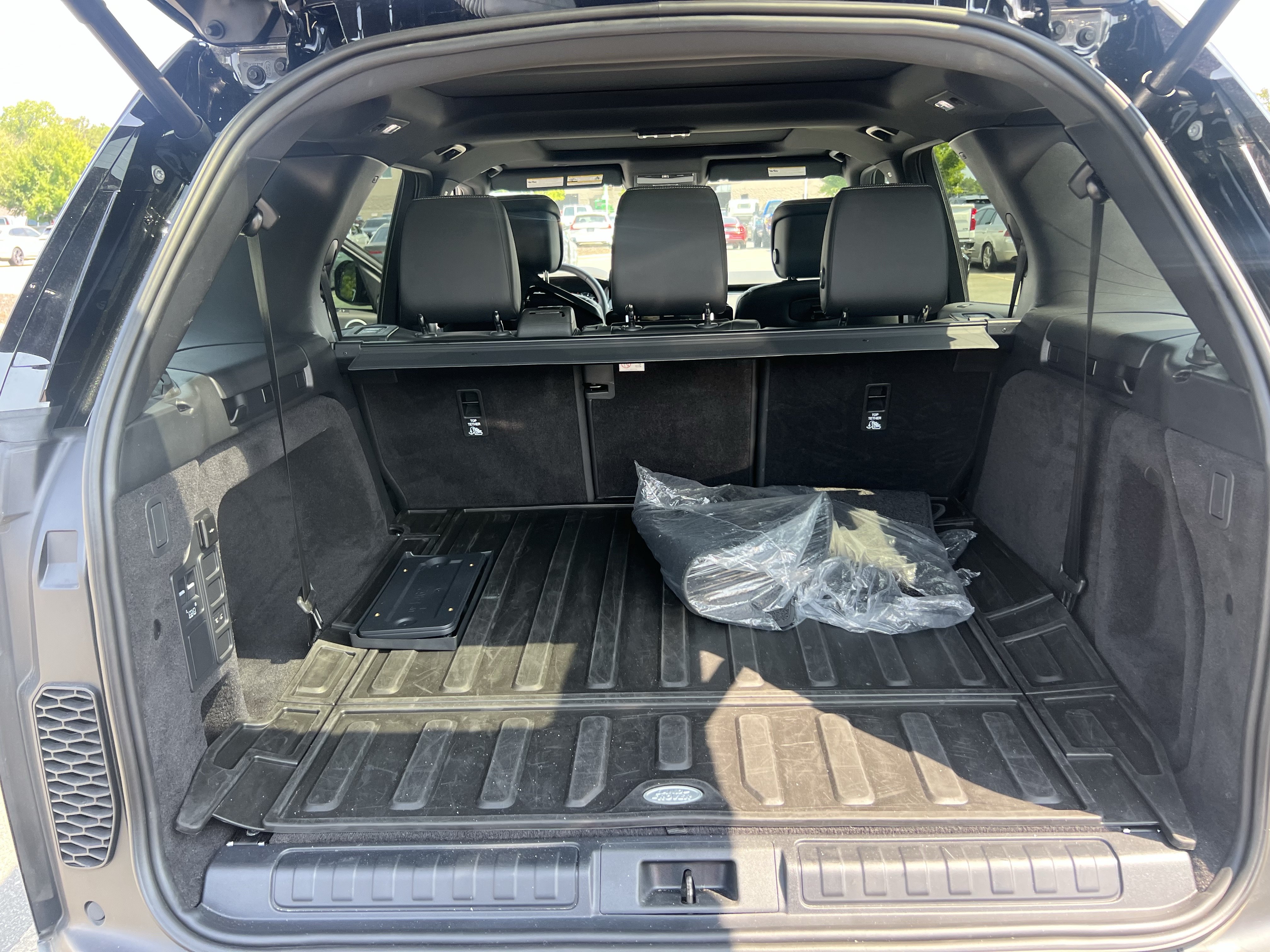 Certified 2025 Land Rover Discovery S AWD/4WD image 38