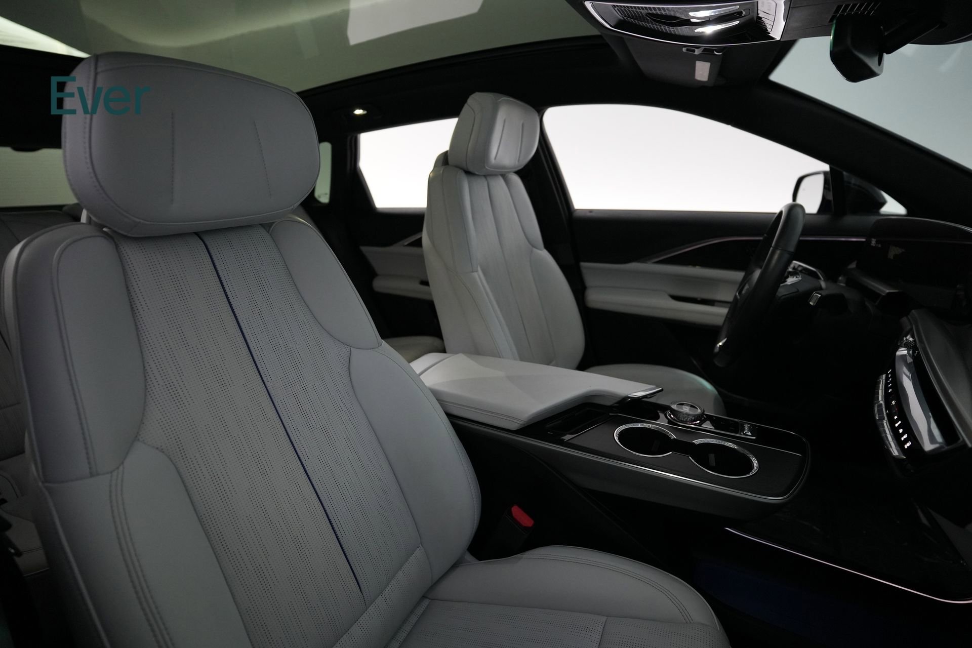 Used 2024 Cadillac Lyriq Luxury RWD image 4