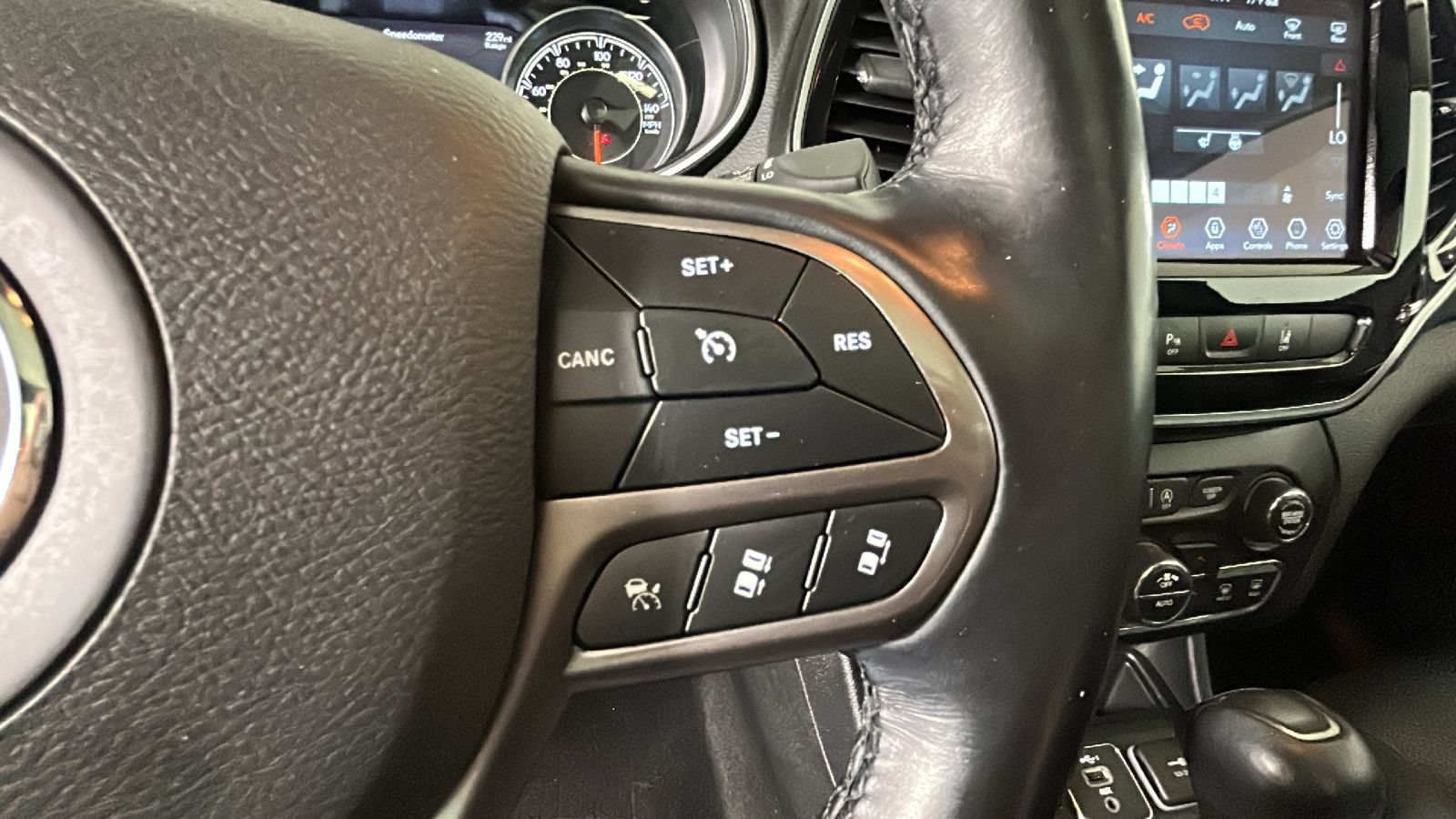 Used 2021 Jeep Cherokee Limited AWD/4WD image 19
