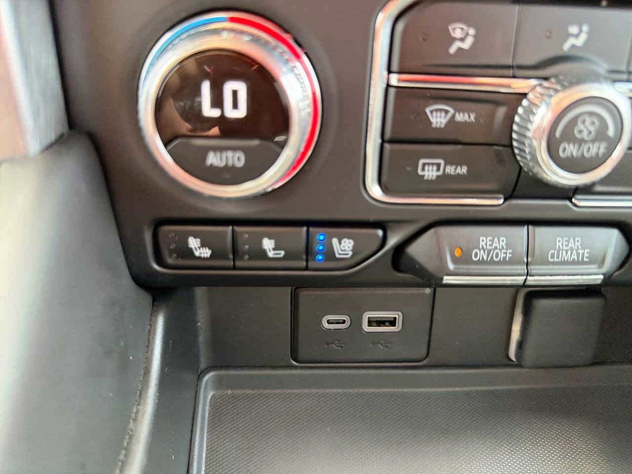 Used 2024 GMC Yukon SLT image 25