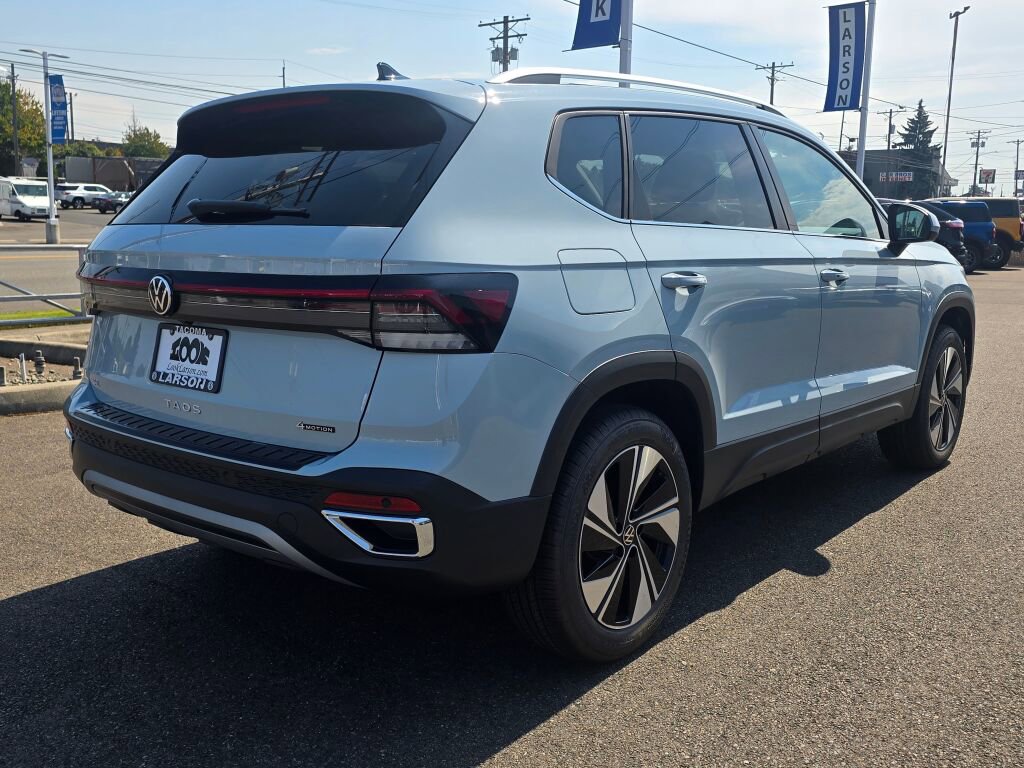 New 2025 Volkswagen Taos SE image 4