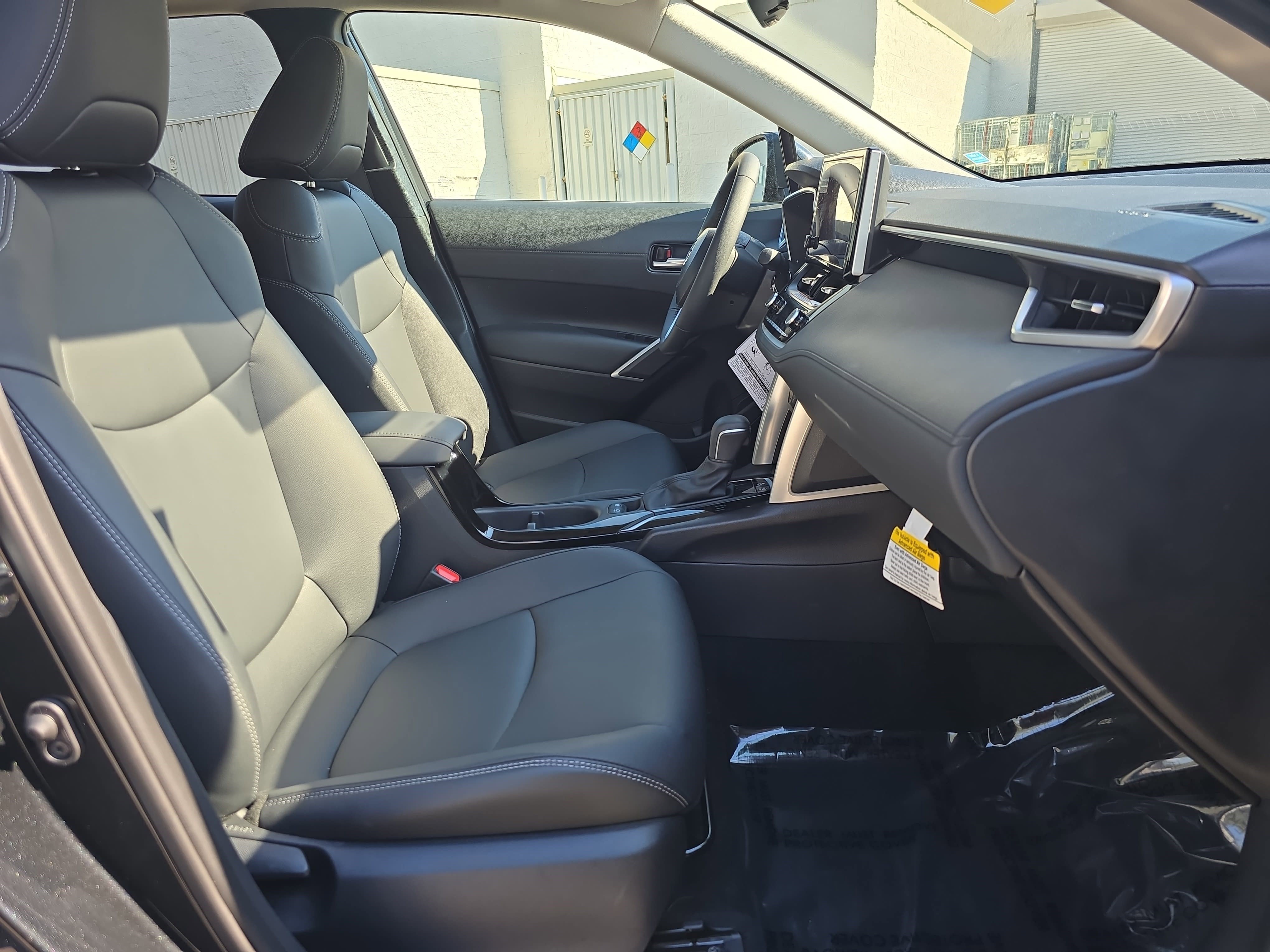 Used 2025 Toyota Corolla Cross XLE w/ Convenience Package image 10