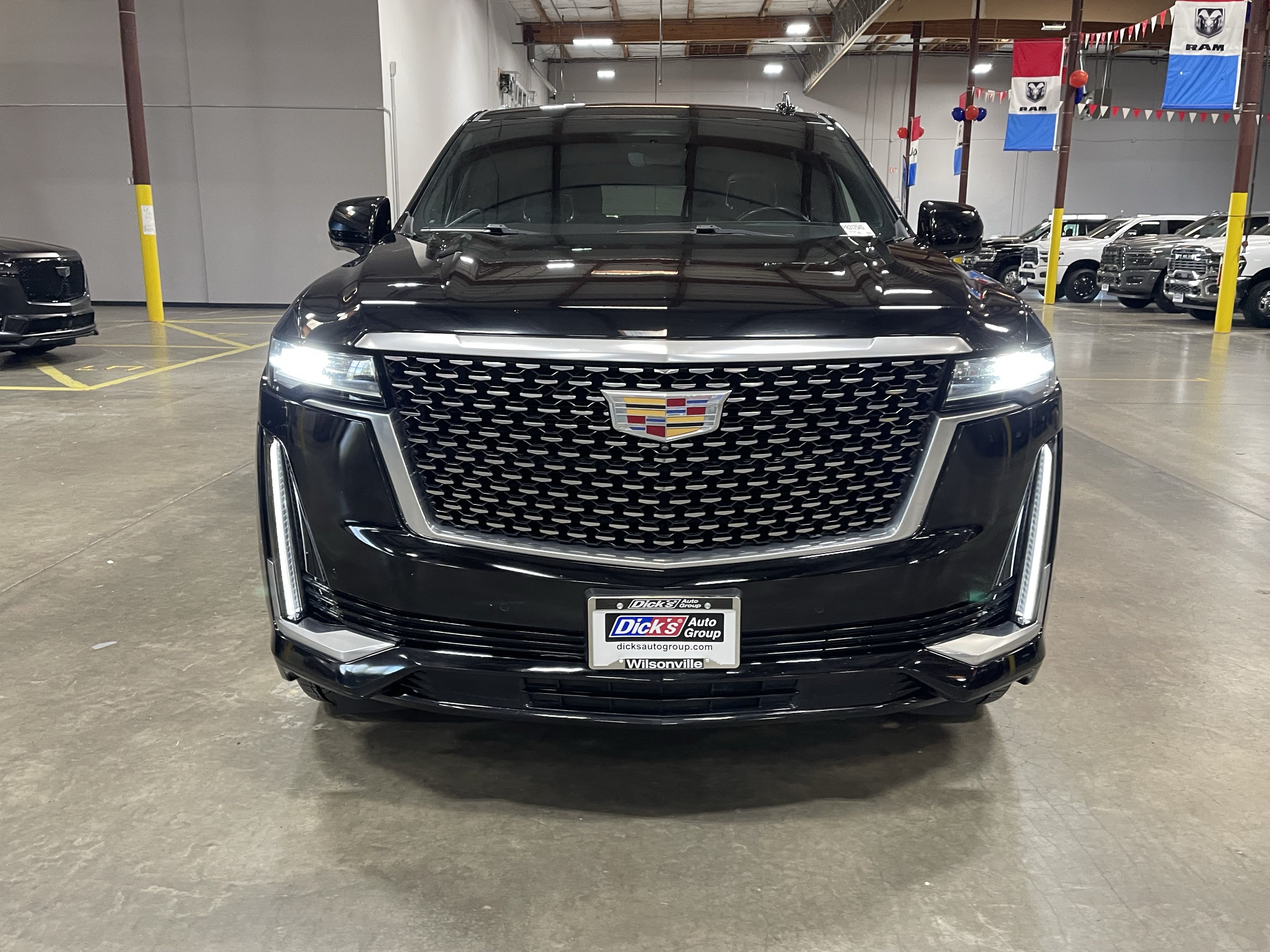 Used 2023 Cadillac Escalade ESV Premium Luxury AWD/4WD image 8