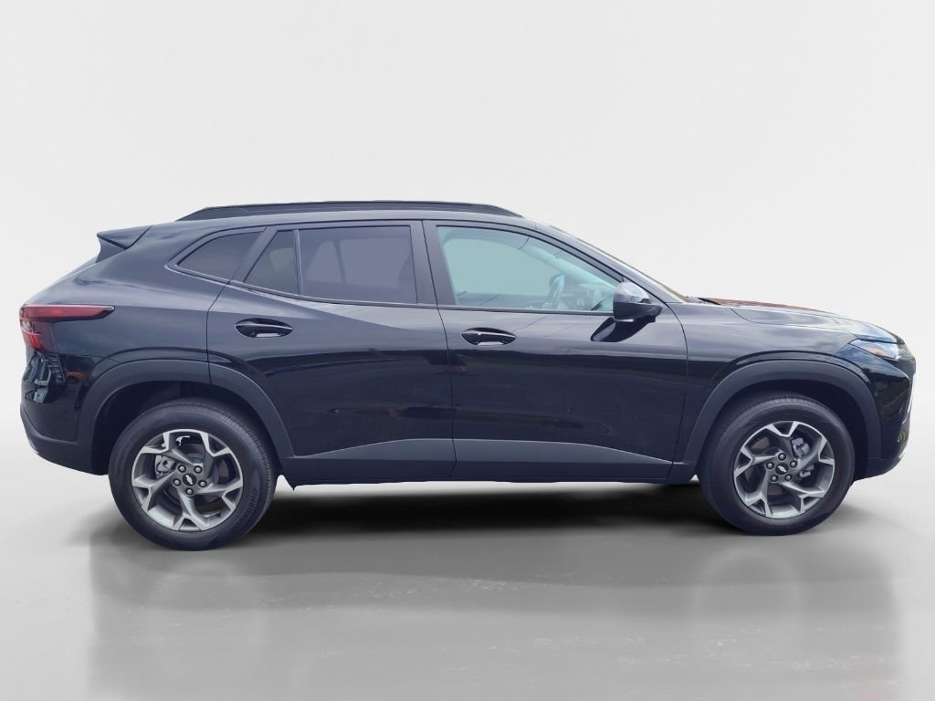 Used 2024 Chevrolet Trax LT w/ Sunroof Package image 6