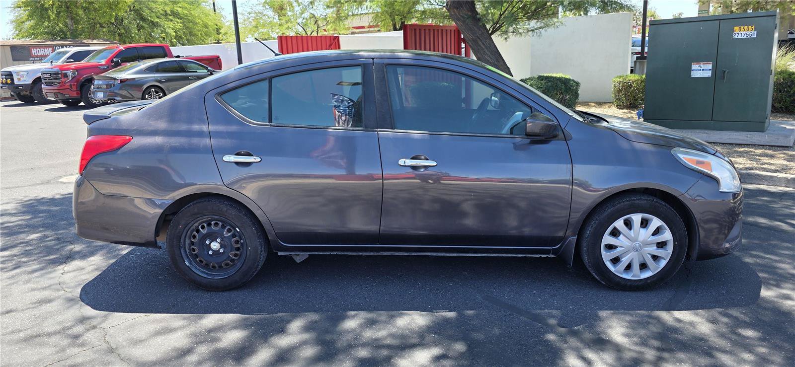 Used 2015 Nissan Versa SV FWD image 4