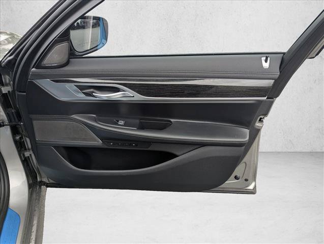 Used 2021 BMW 740i w/ Luxury Rear Seating Package RWD image 27