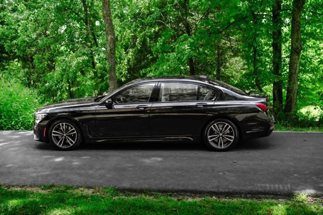 Used 2022 BMW 750i xDrive w/ Autobahn Package AWD/4WD image 11